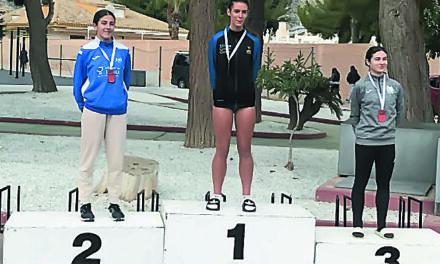 Beatriz Pérez, plata en Sub-16 en el Campeonato Regional de Combinadas