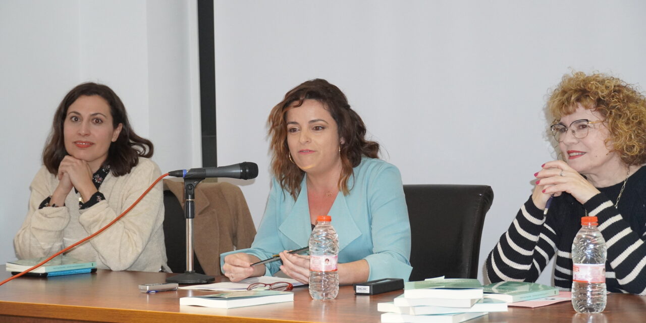 María Pilar Pérez Quílez presenta su primer libro junto a Ana María Olivares y Mayte Rauf