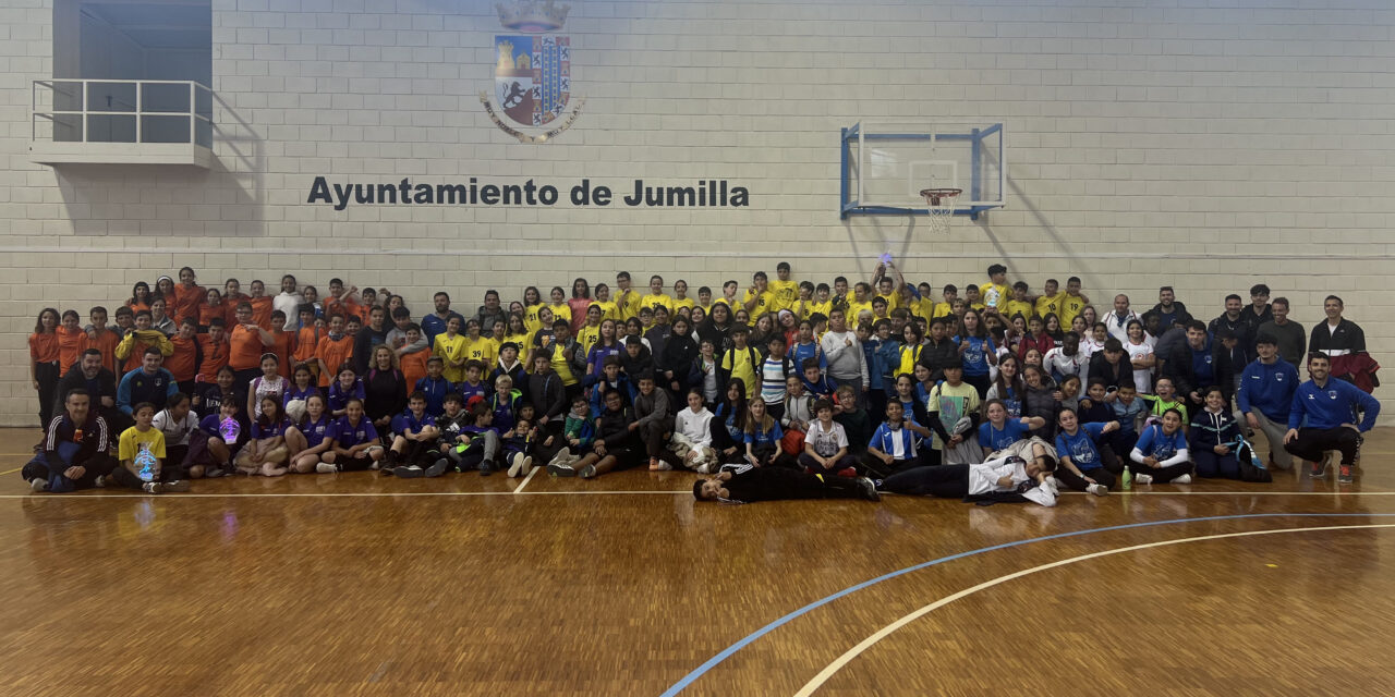 Más de 200 niños y niñas participan en el balonmano del Deporte Escolar