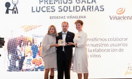 Bodegas Viña Elena y La Verdad, galardonados en la Gala Anual de Astrade ‘Luces solidarias’