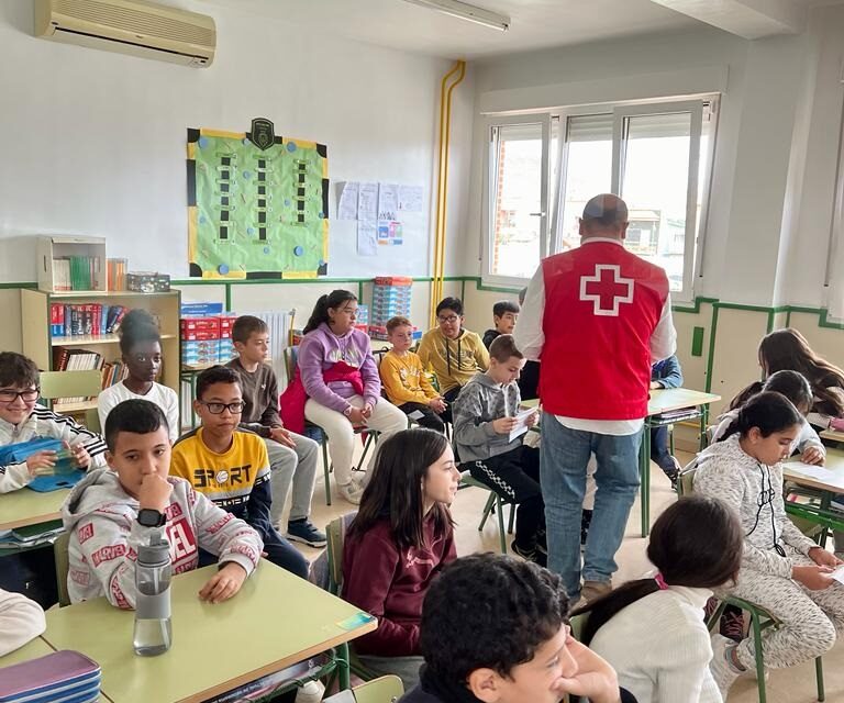 Cruz Roja conciencia sobre desarrollo sostenible en el colegio Cruz de Piedra