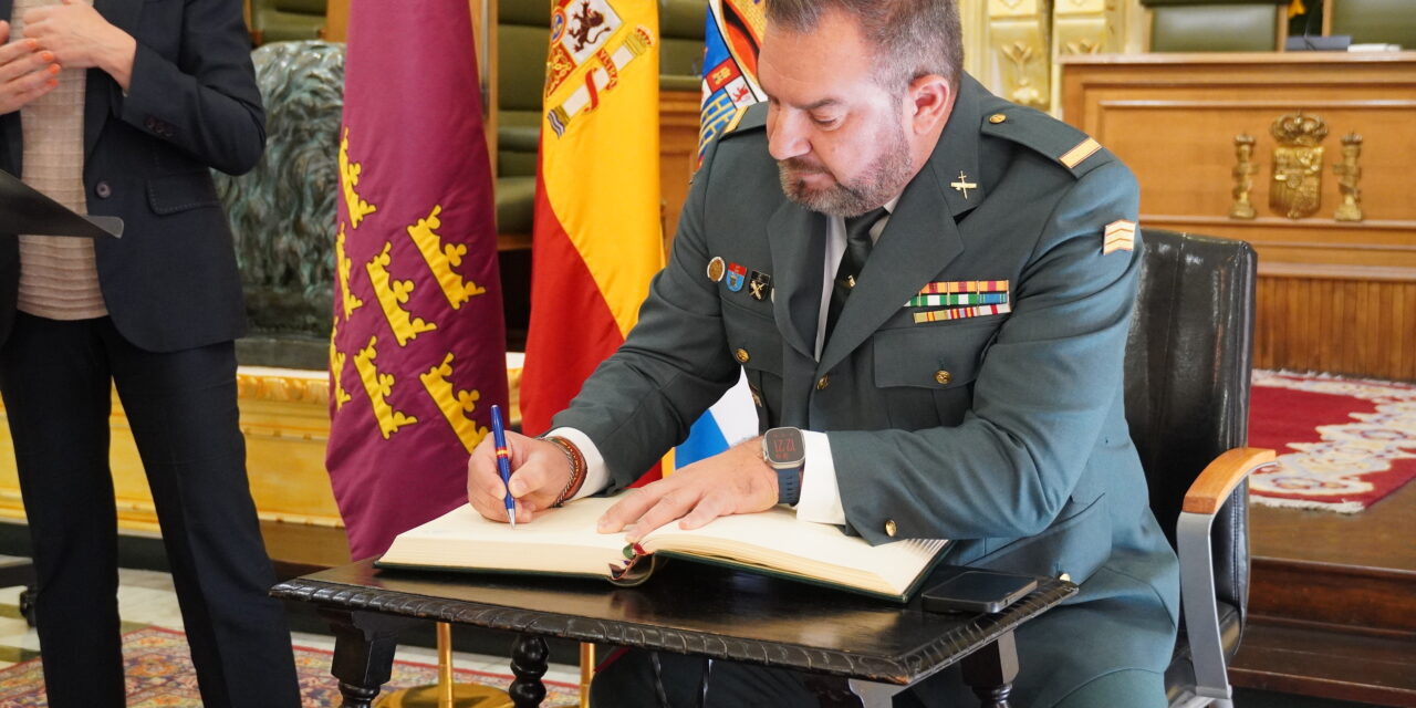 José Antonio Saorín recibe la Cruz de Plata de la Orden del Mérito Civil