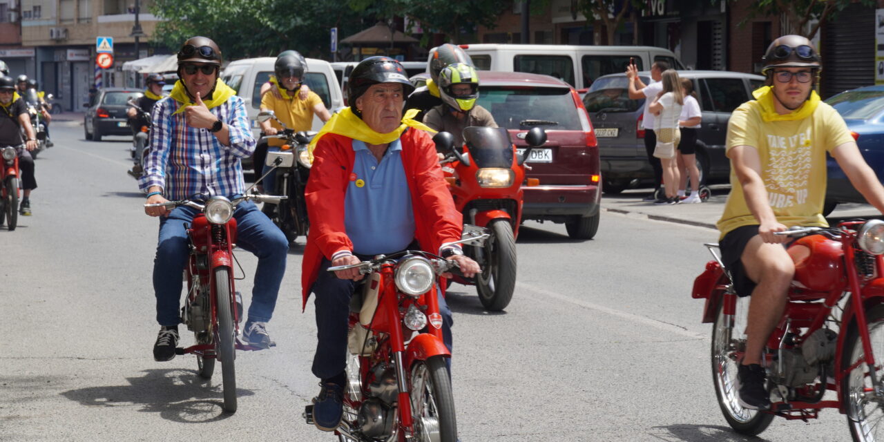 Concentración de motos clásicas en el barrio de San Fermín. (Galería de fotos)