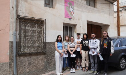 Alumnos del Arzobispo Lozano muestran su arte en las calles a través de una ruta