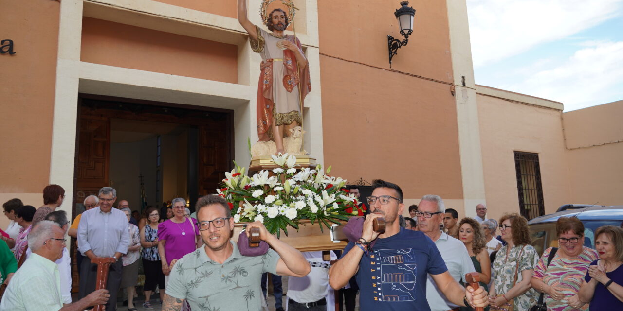Con música, misa, procesión y una convivencia se celebró San Juan