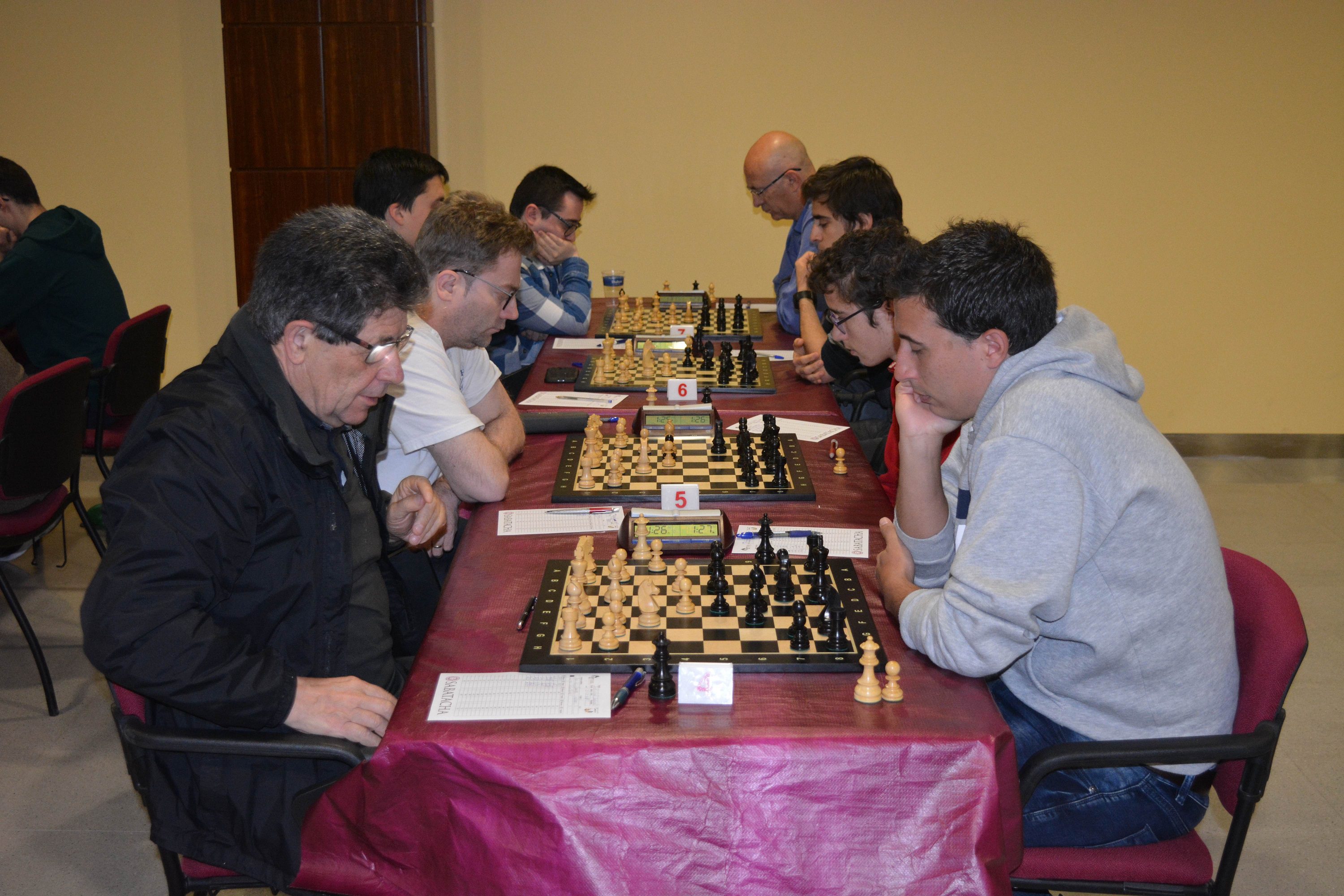 Seis ajedrecistas jumillanos buscarán su segunda victoria esta tarde en el Regional