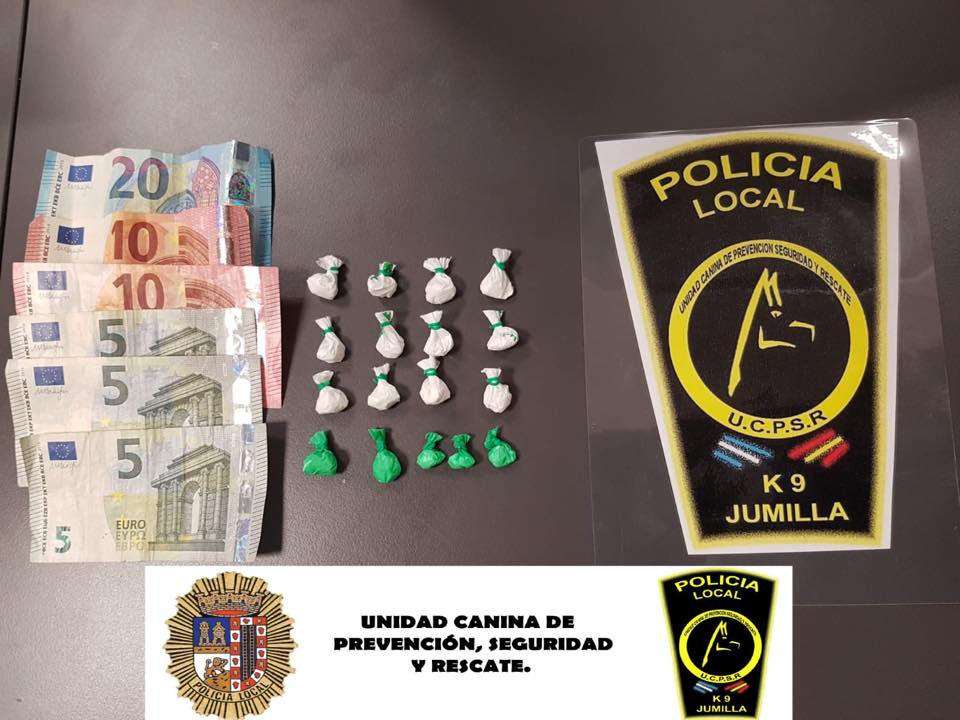 Detenido un individuo con diecisiete dosis de cocaína dispuestas para su venta