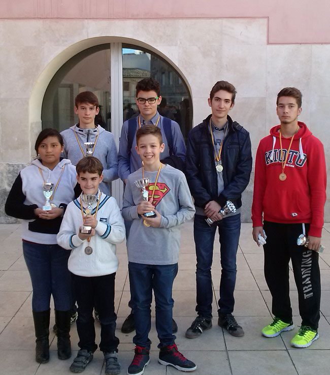 Los más jóvenes del Coimbra se dan un homenaje ajedrecista en Cieza