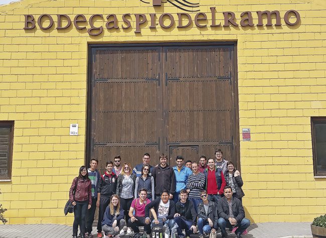 Alumnos del CIFEA visitan las instalaciones de las bodegas Pío del Ramo y BSI