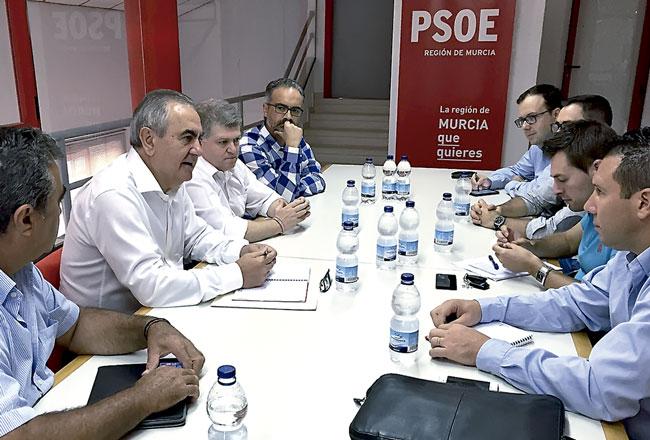 Alcaldes y concejales del PSOE se reúnen para hablar del fracking y la autovía del Norte
