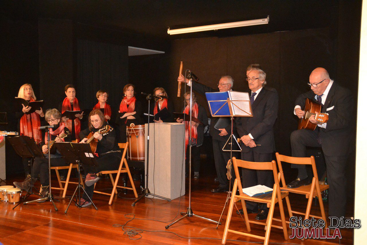 El Coro del Arco rindió un tributo a la Navidad de los países latinoamericanos