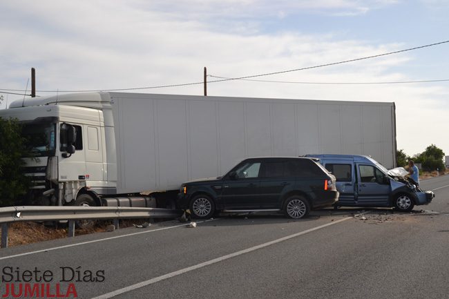 Accidente de tráfico en la carretera nacional 344, que une Jumilla con Yecla, a la altura de la pedanía jumillana de la Fuente del Pino
