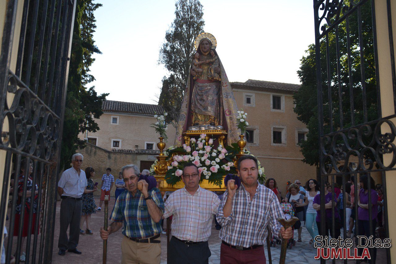 El atrio del Monasterio acoge este jueves la procesión y rogativa en honor a la Abuelica Santa Ana