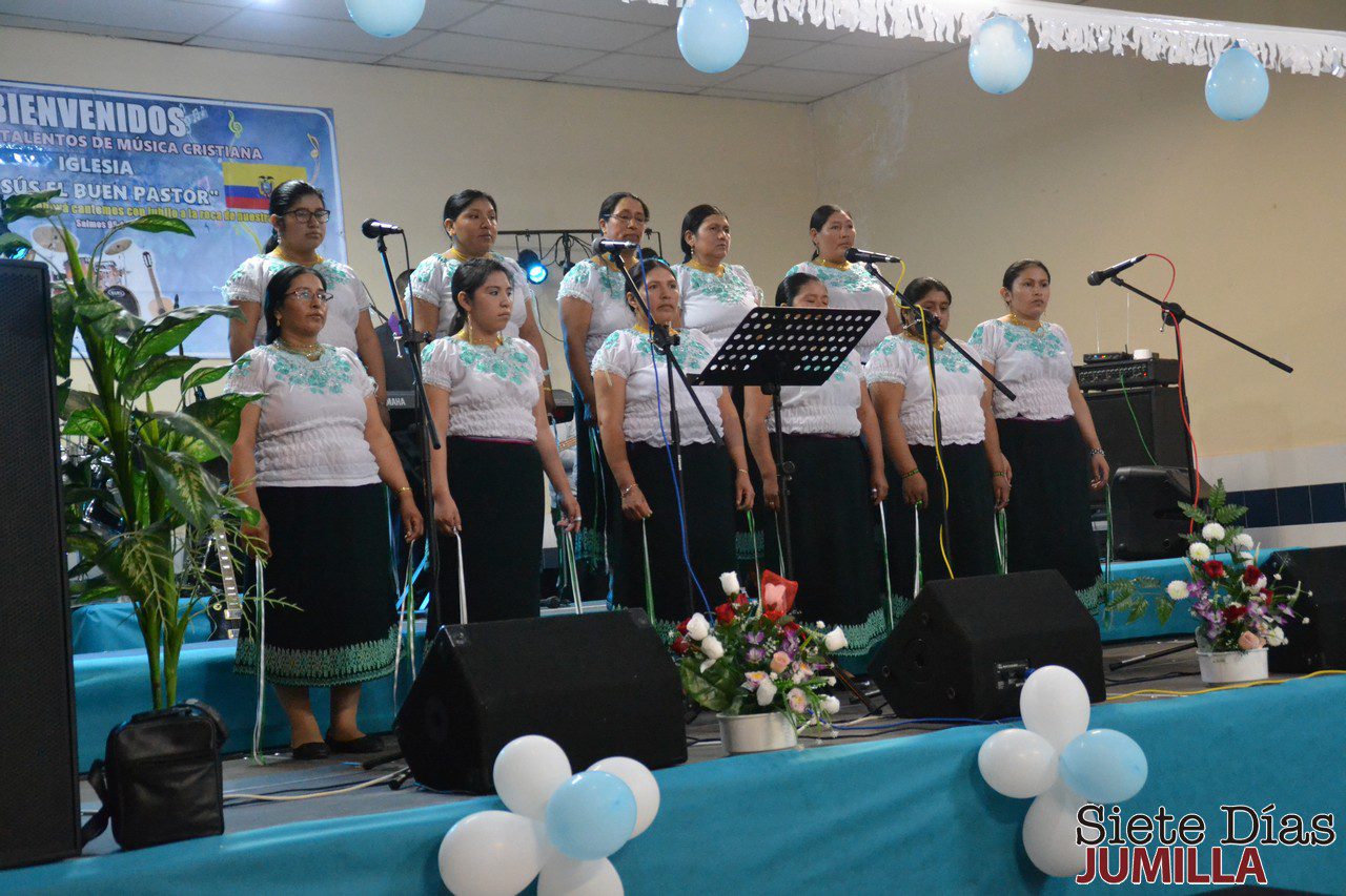 Más de 200 personas asisten a la noche de talento de música cristiana