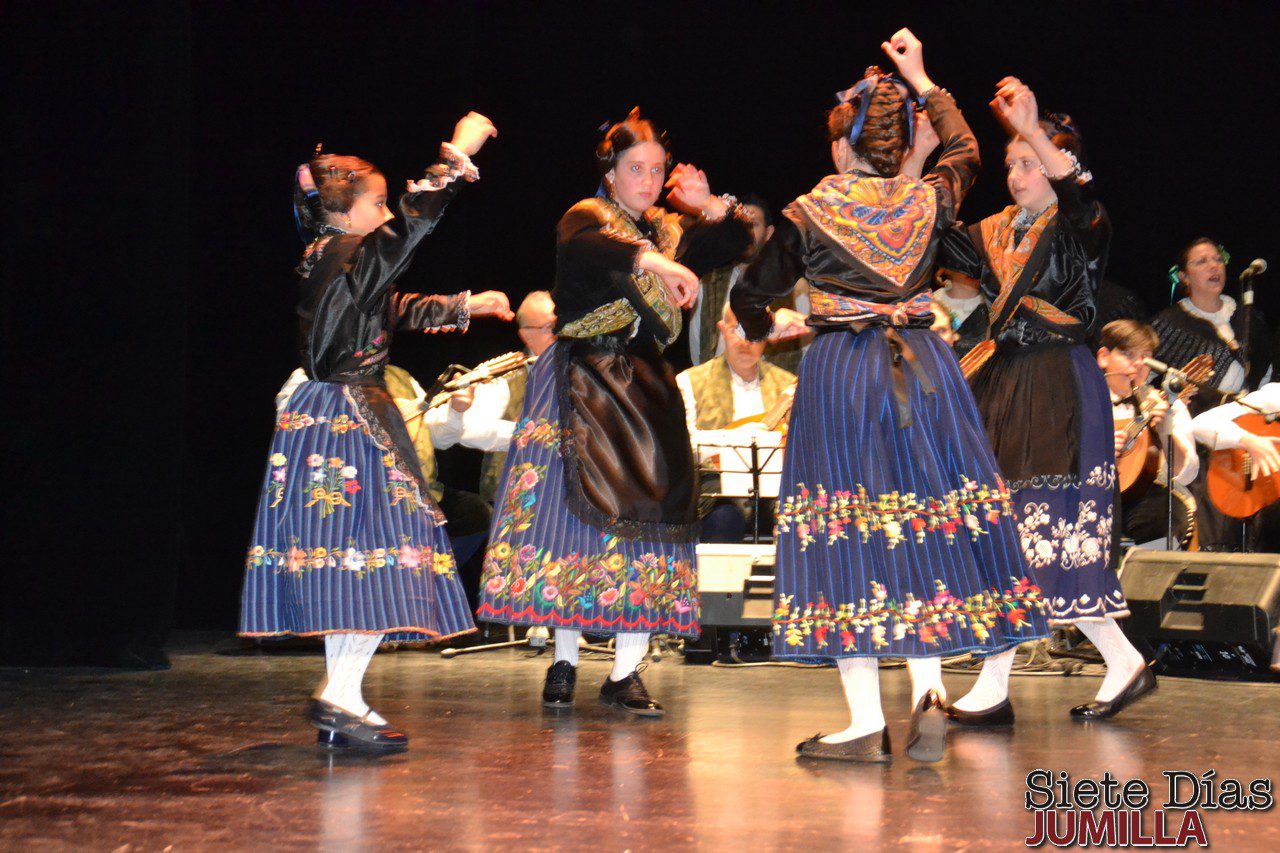Más de 150 niños mantienen vivo el folklore tradicional de Jumilla