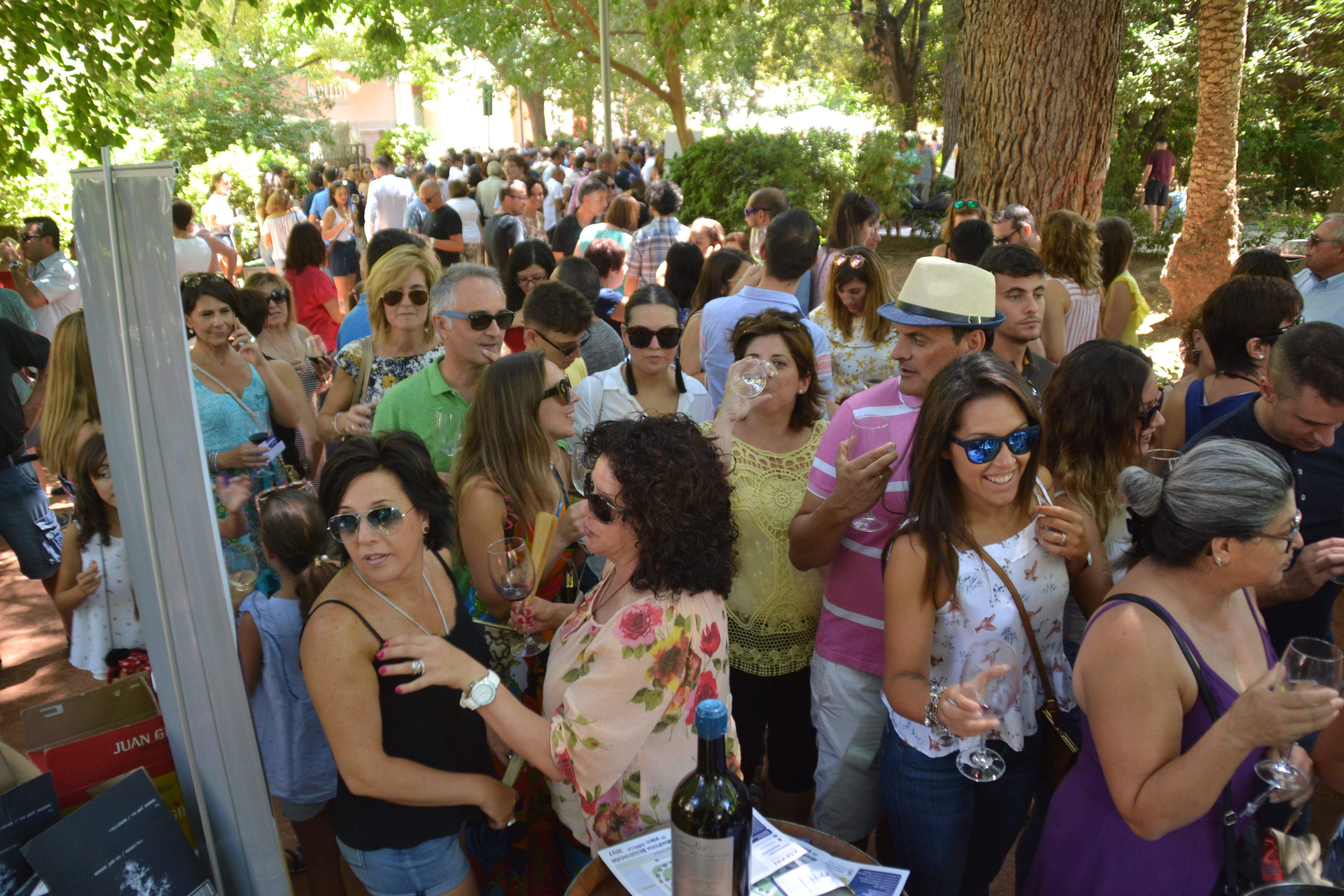 Dieciséis bodegas participan en la Mini Feria del Vino de ASEVIN