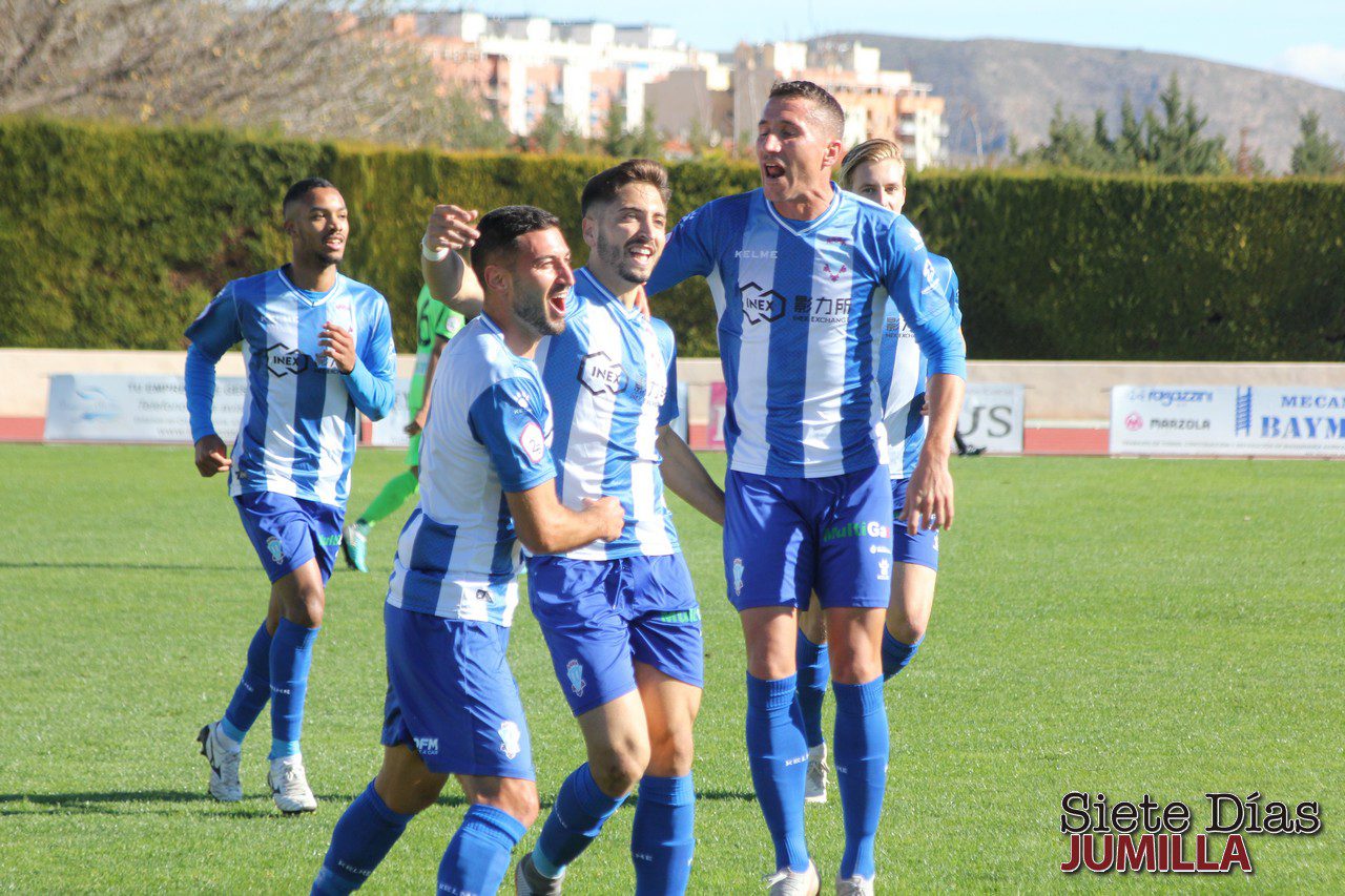 El FC Jumilla rompe el maleficio extremeño y gana al Badajoz de forma contundente (3-0)