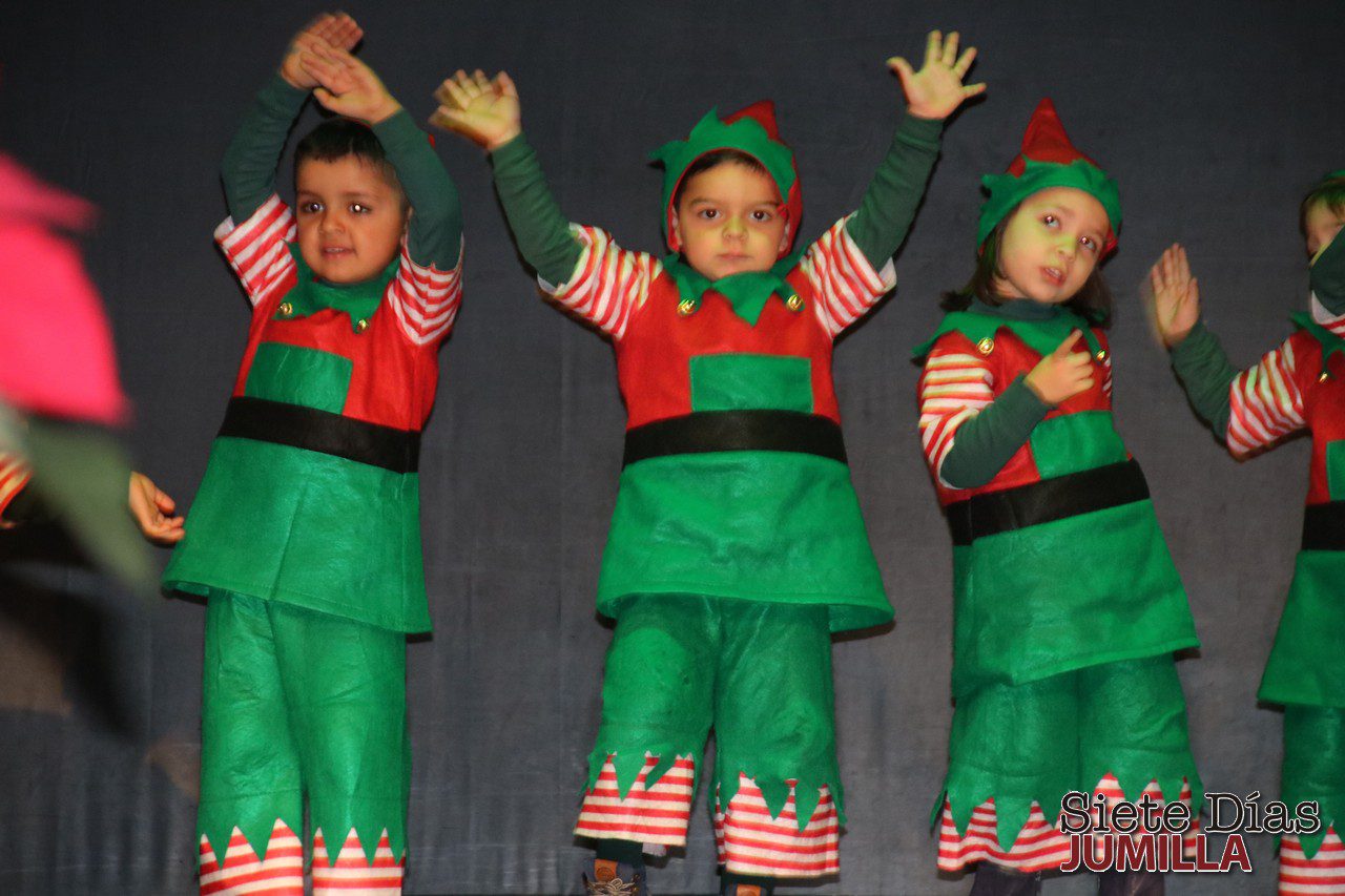 El colegio Cruz de Piedra repasó las músicas del mundo en sus funciones de Navidad