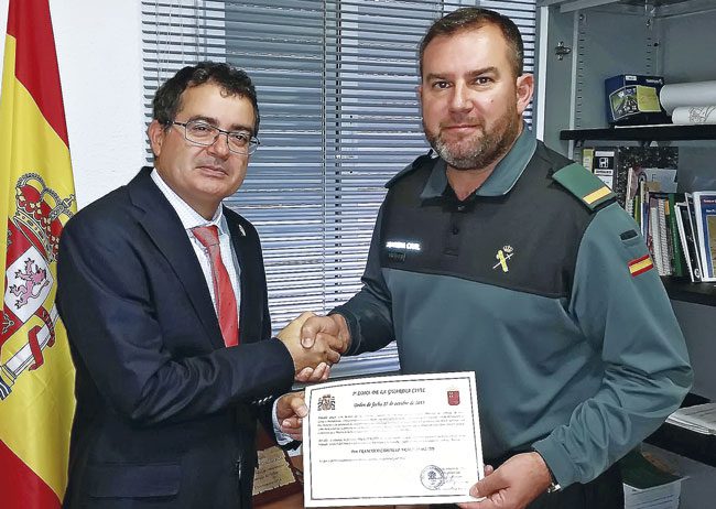 La Guardia Civil reconoce la labor y colaboración de Francisco Campillo