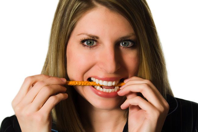Nueve hábitos que dañan tus dientes