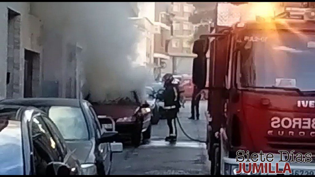 Arde un coche en Calle Goya de manera fortuita