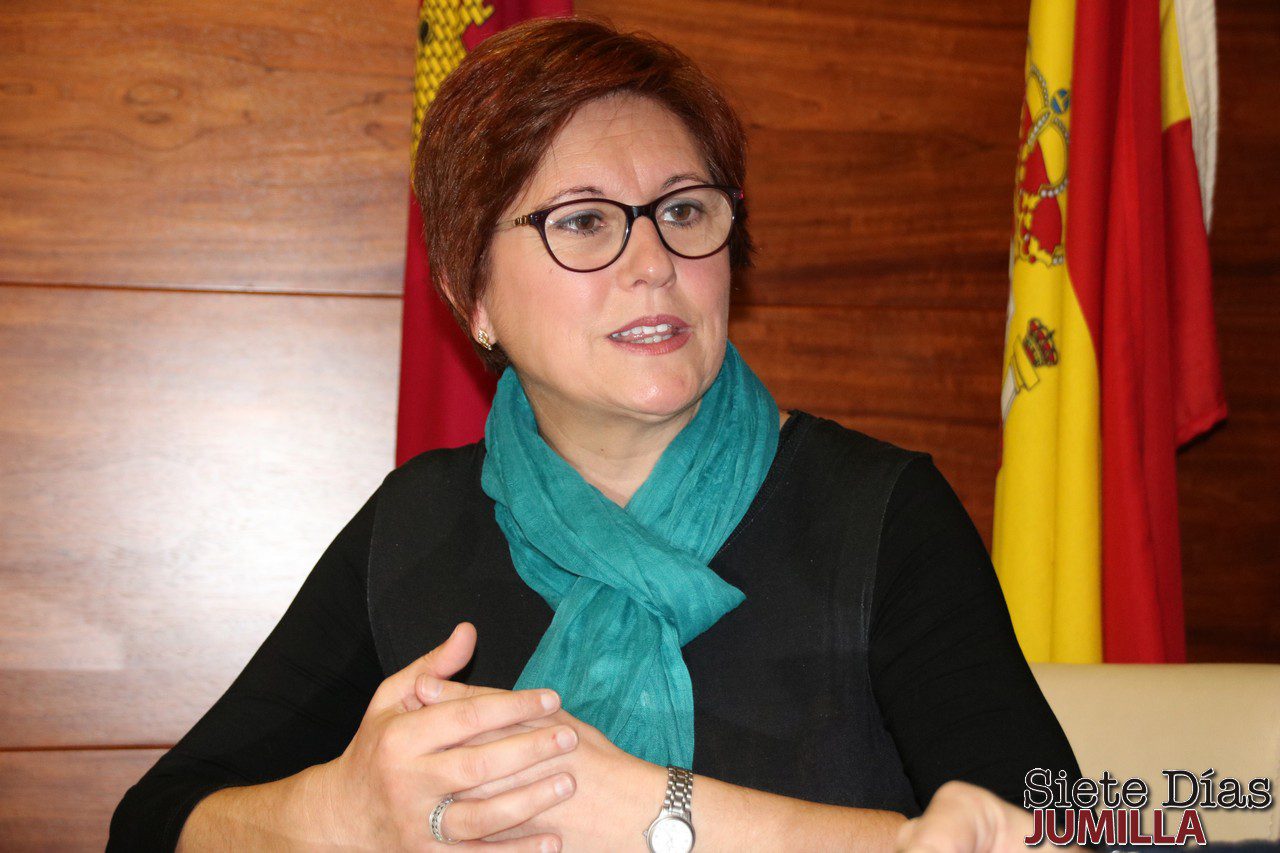 Juana Guardiola: “Es  decepcionante que ahora vinculen el arreglo de la  carretera del Carche con el enlace”