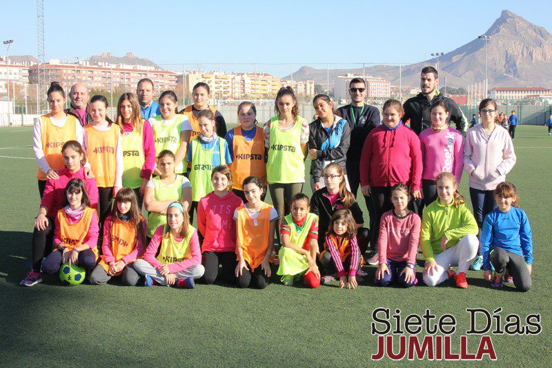 Veinticinco chicas que quieren hacer historia en el fútbol jumillano