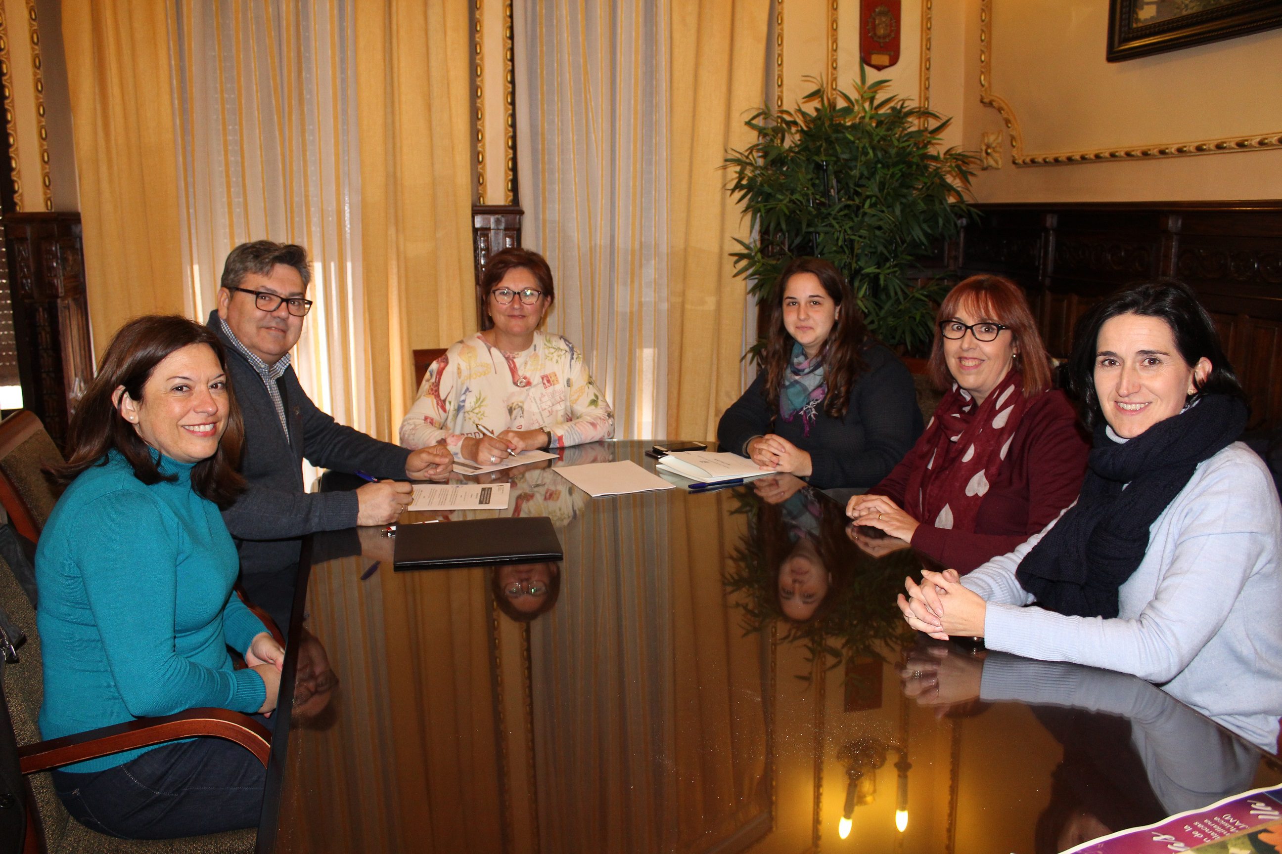La Cofradía de El Rollo recibe 5.000 euros del Ayuntamiento para el 75 aniversario