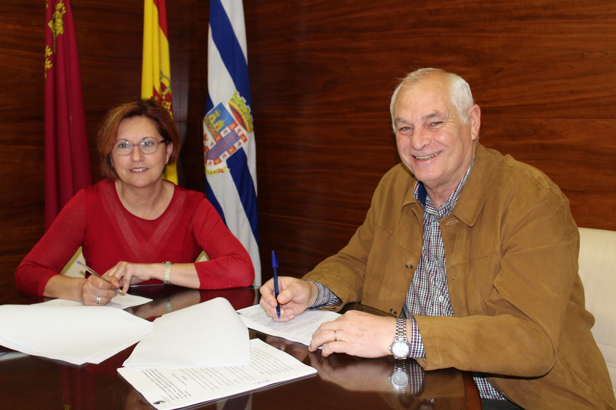 La Junta Central de Hermandades y la Asociación de Tambores firmaron sus convenios con el Ayuntamiento