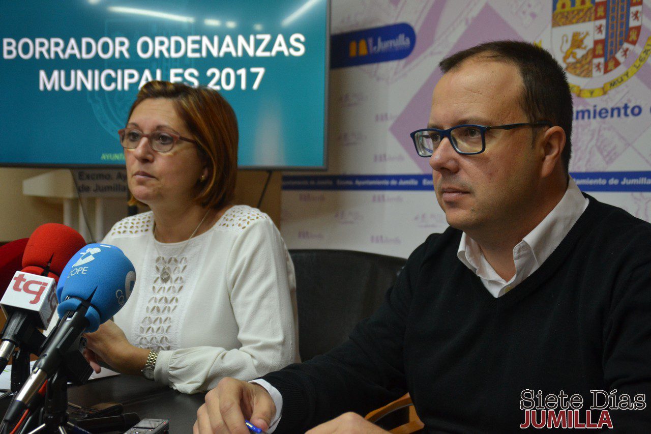 El PSOE propone una bajada de tasas e impuestos y más bonificaciones en 2017