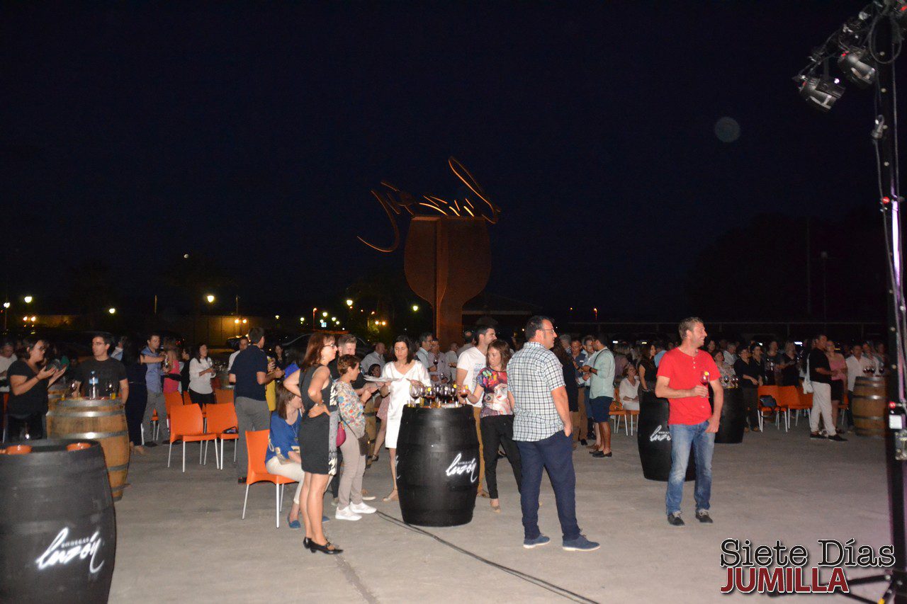 Más de 400 personas disfrutan de música y vinos en Bodegas Luzón