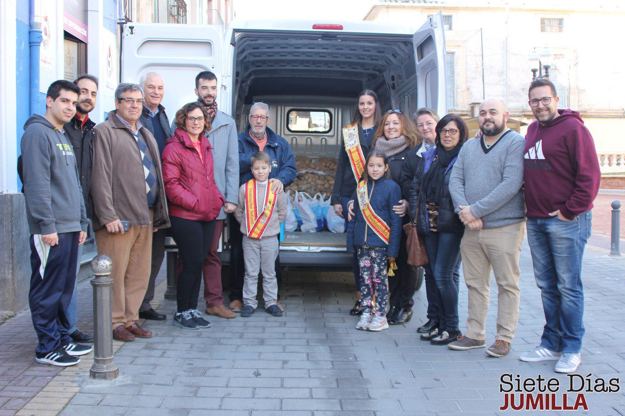 Cáritas recibe 1.000 kilos de alimentos del Edificio Azul