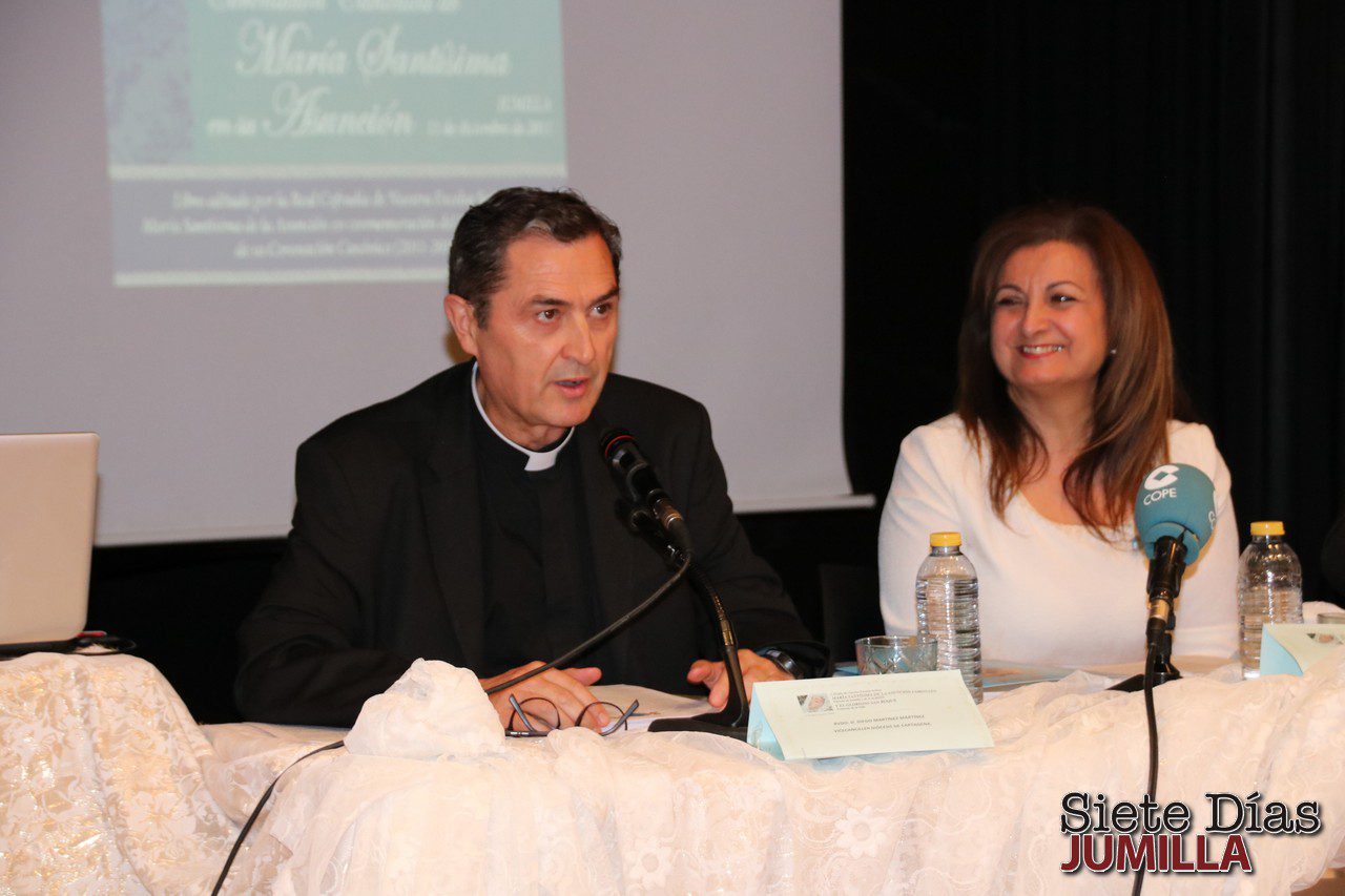 El vicecanciller de la Diócesis de Cartagena, Diego Martínez, presentó el libro de la Coronación Canónica de la Patrona