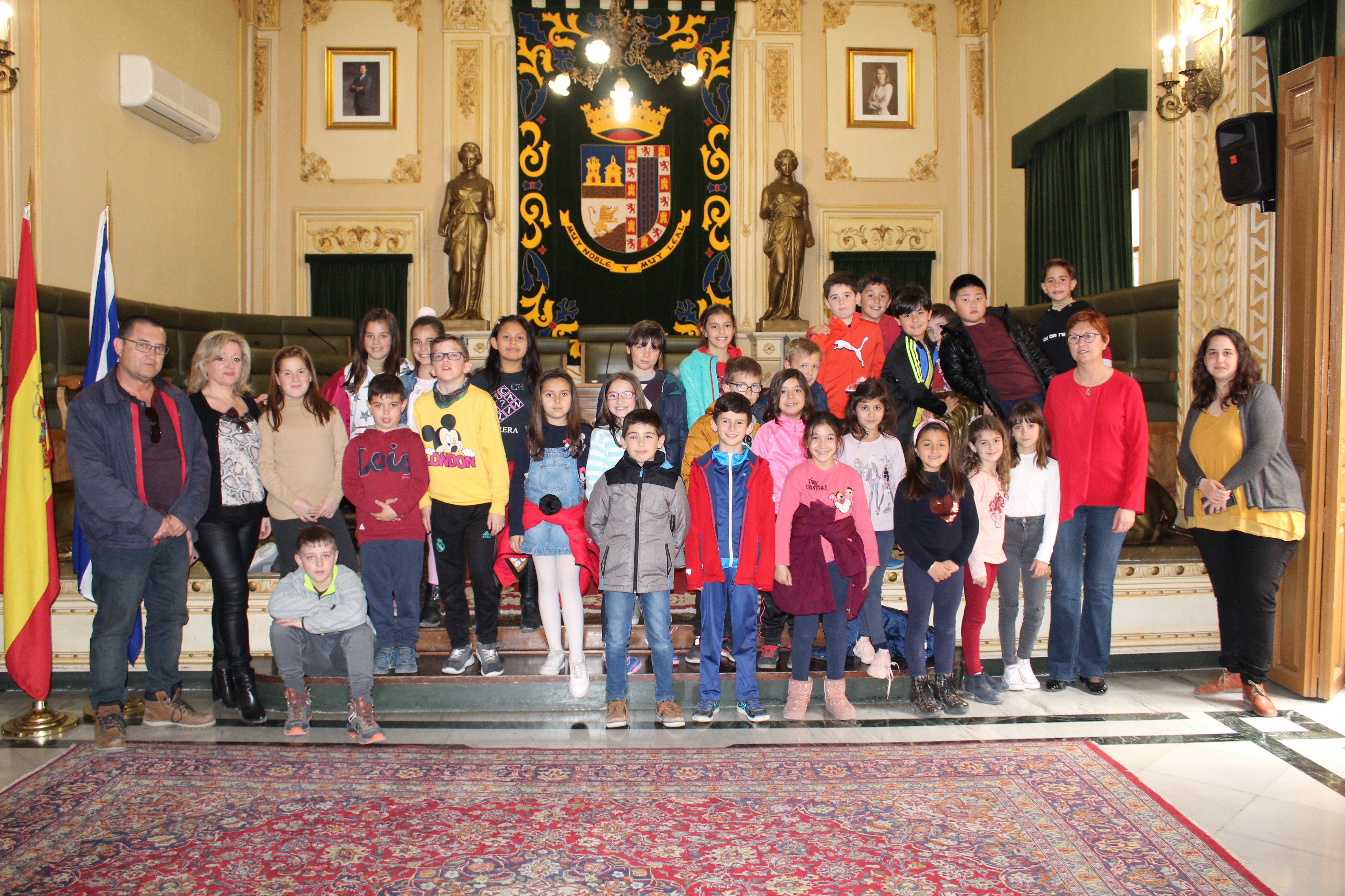 Los alumnos de 3º de ESO del colegio Príncipe Felipe visitan y conocen el Ayuntamiento