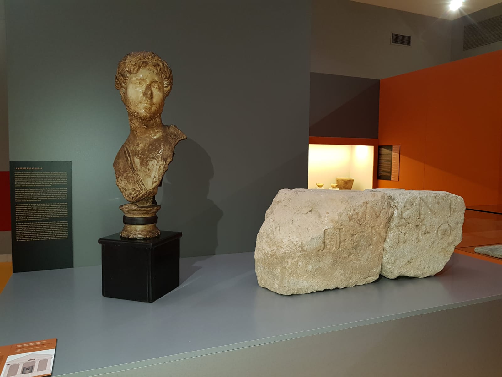 Jumilla expone en Murcia el busto funerario de un joven del siglo II d.C. del Pedregal