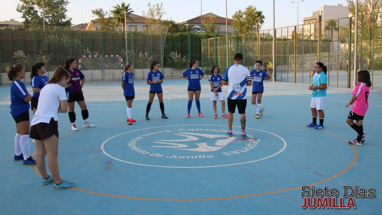 Las juveniles dan sus primeros pasos en el mundo del fútbol sala