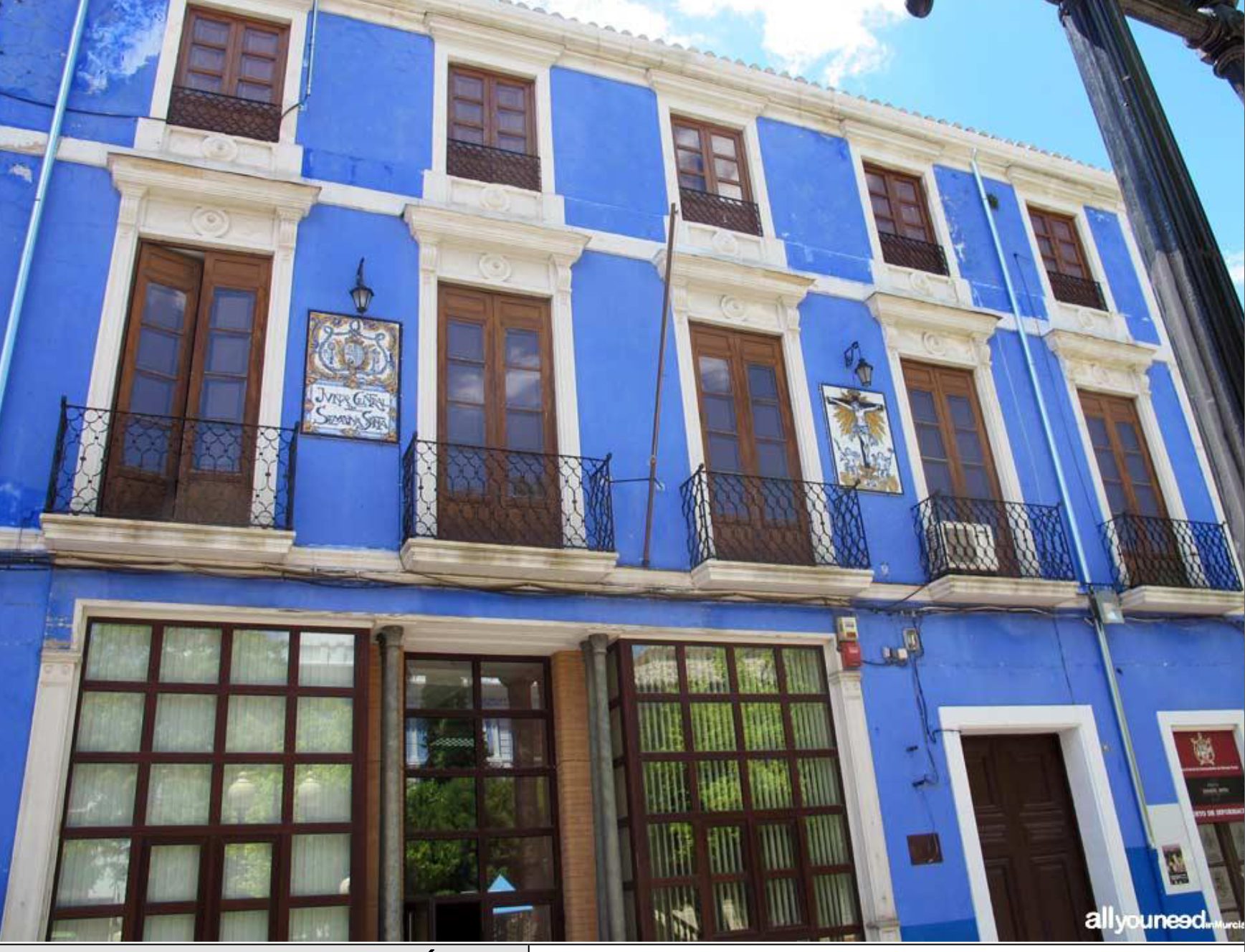 El Ayuntamiento invertirá cerca de 25.000 euros en sustituir la cubierta del edificio azul