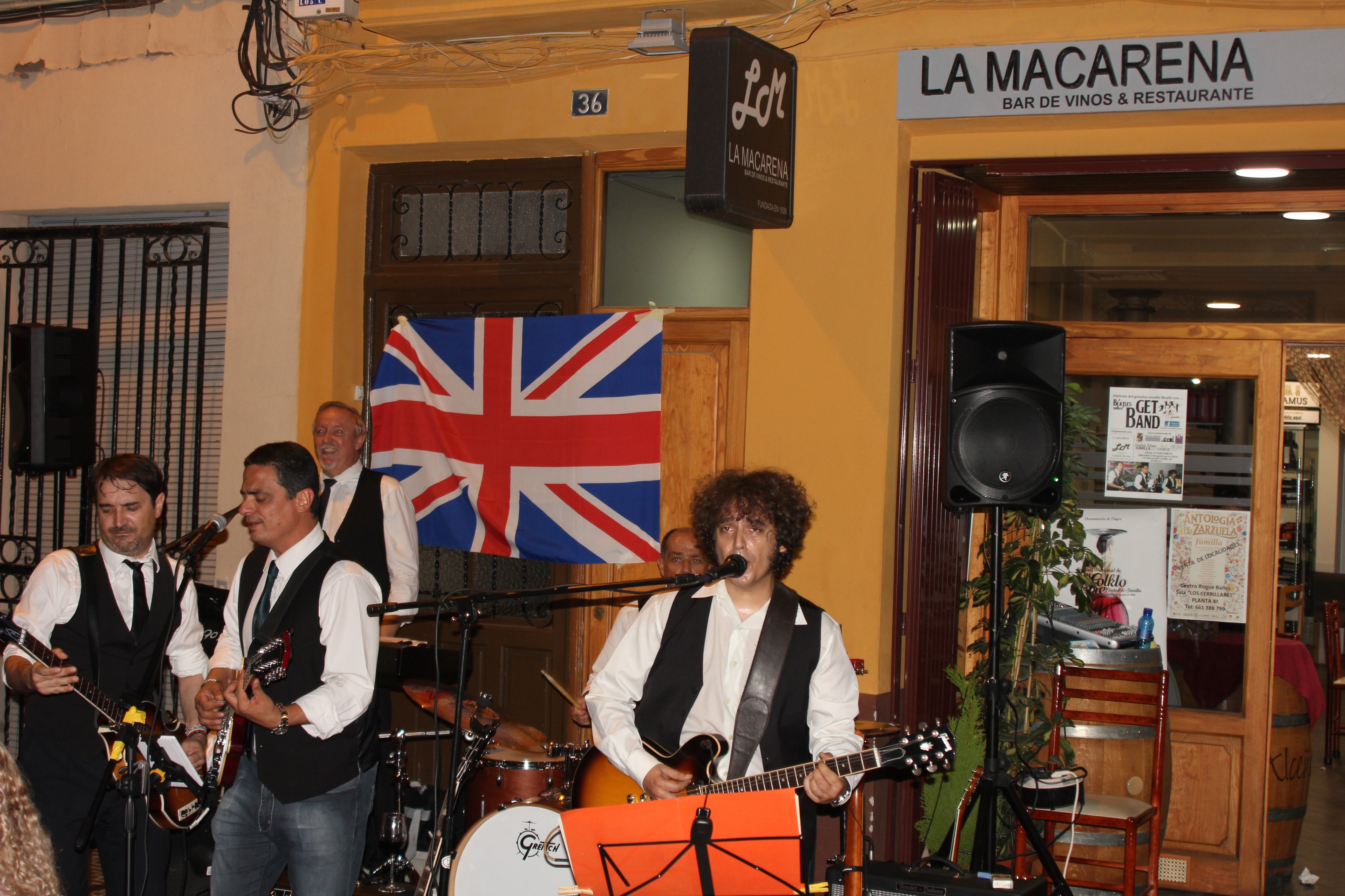 Get Band amenizó la noche de  La Macarena a ritmo de Beatles
