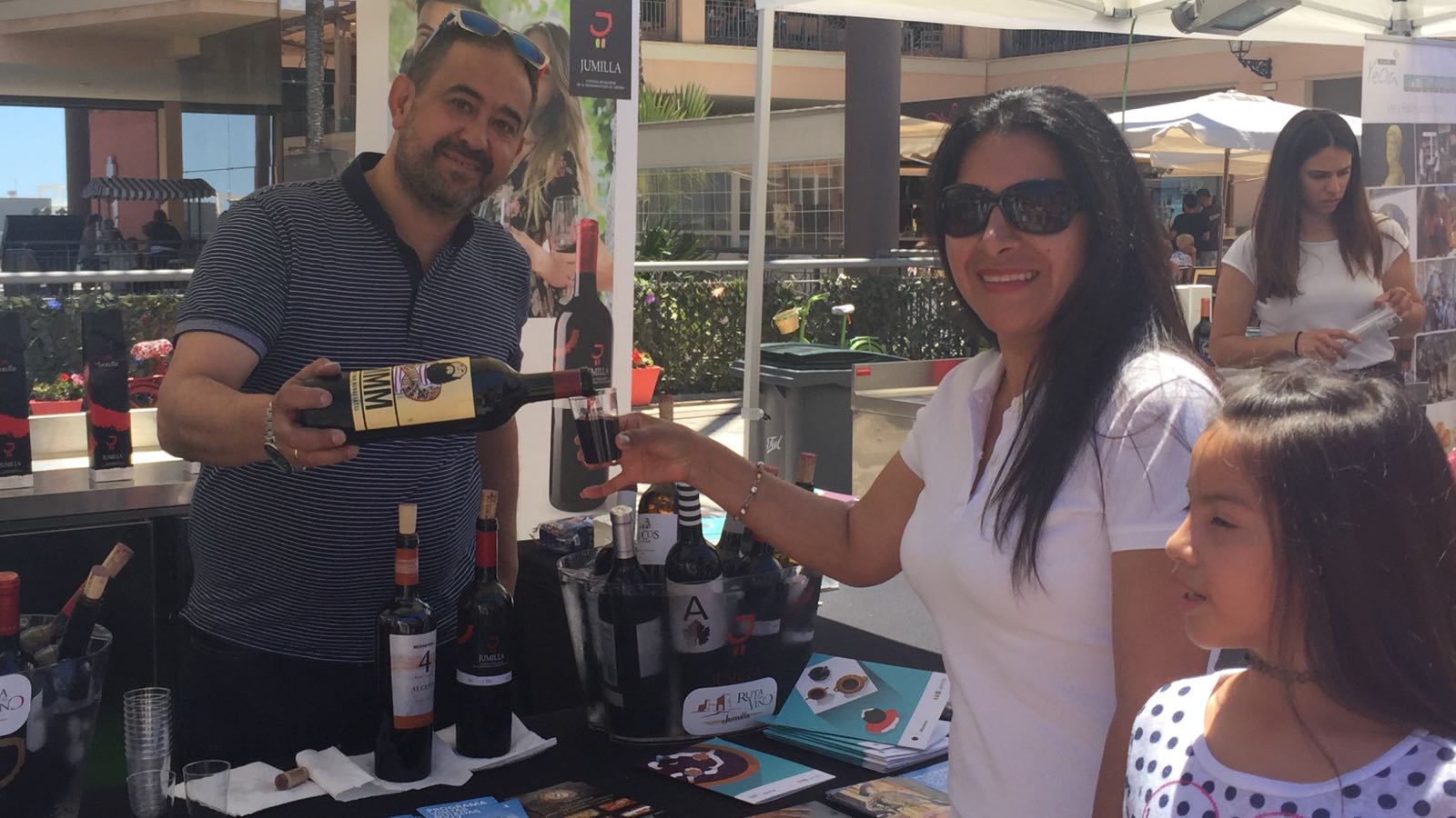 La Ruta del Vino de Jumilla sirve 800 degustaciones en la Feria del Vino que acogió Orihuela