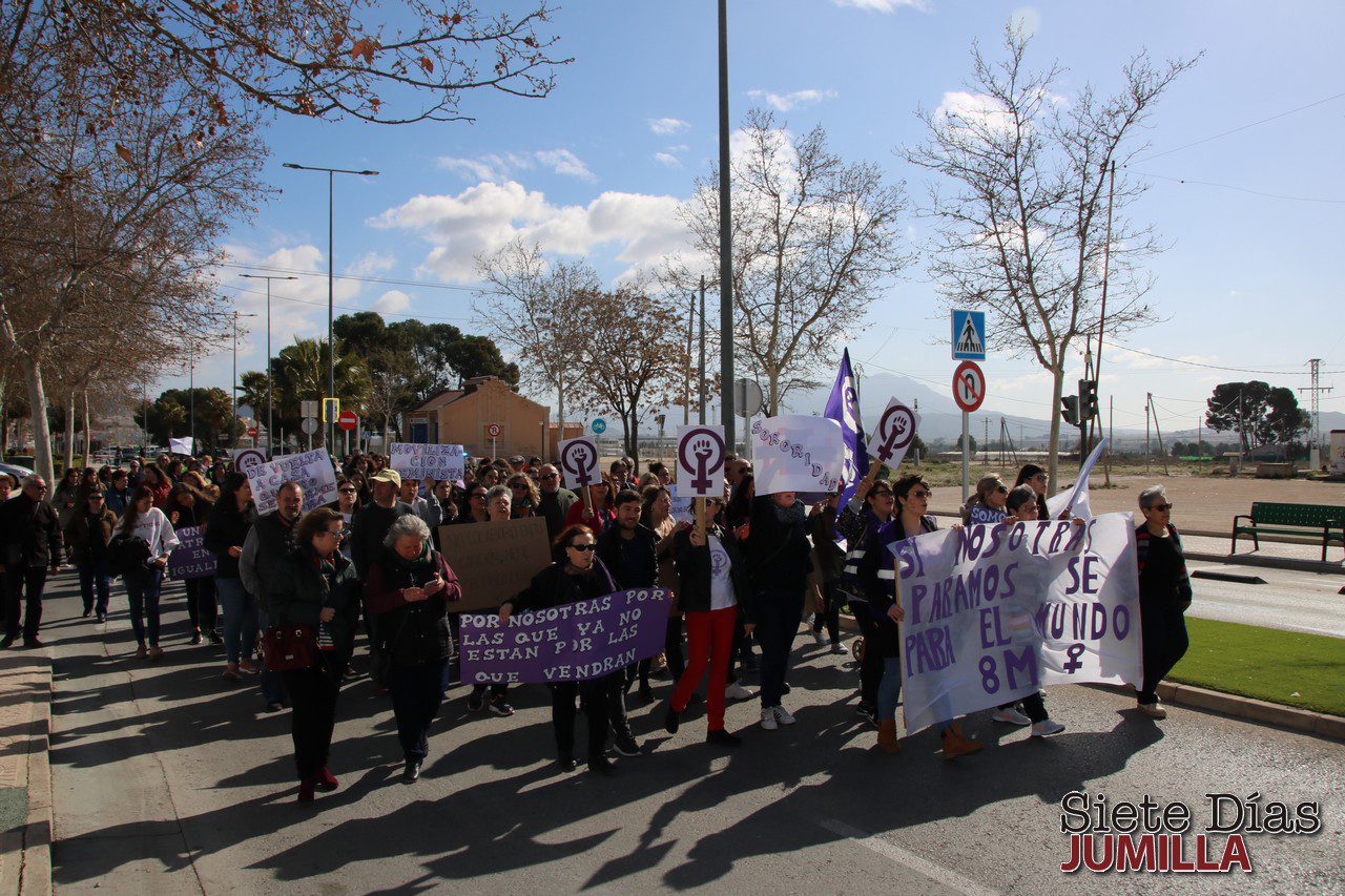 Más de 200 personas se han manifestado en Jumilla por la igualdad en el 8M