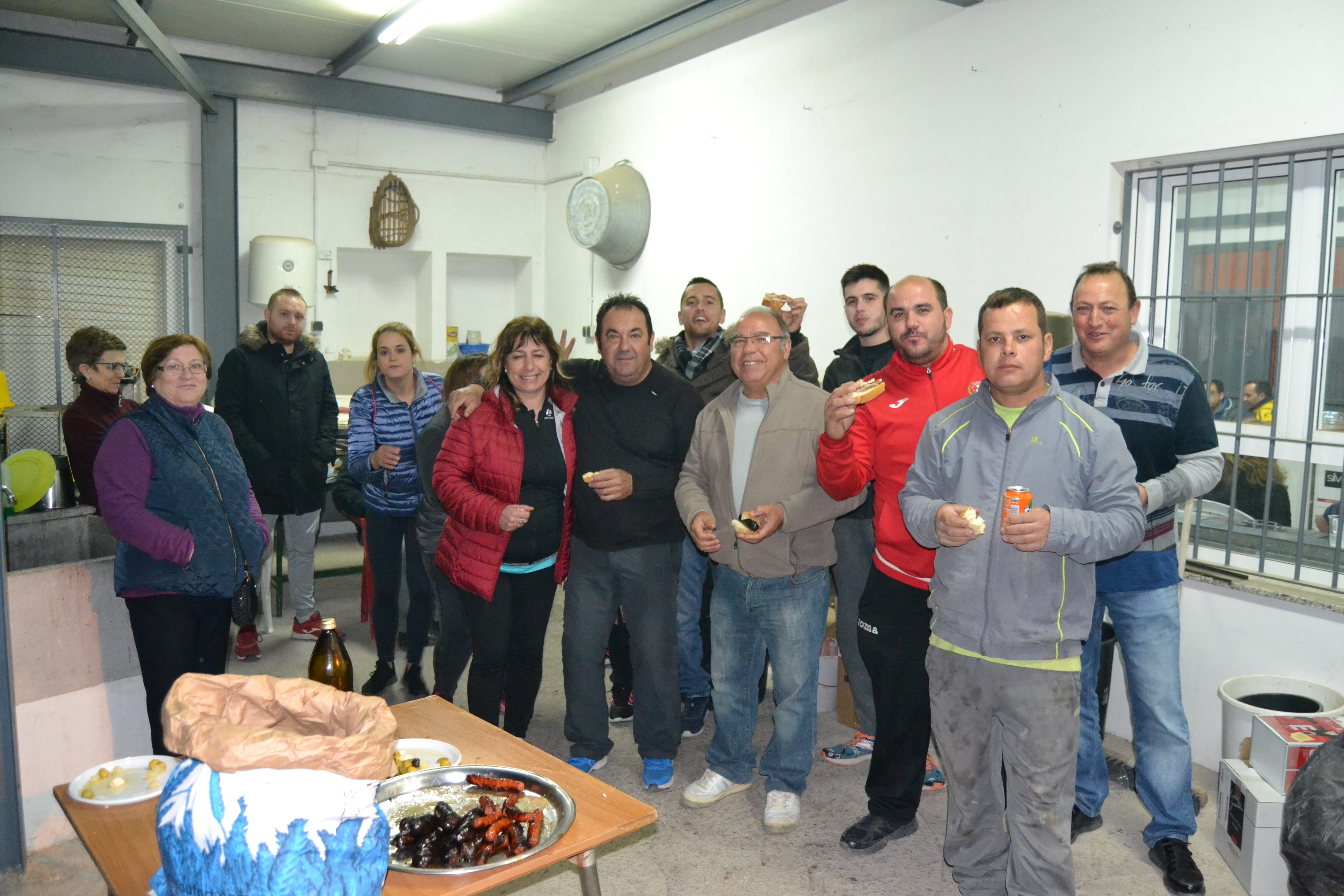 Cincuenta personas asistieron a la comida de la Sociedad de Colombicultura Fuente Del Pino