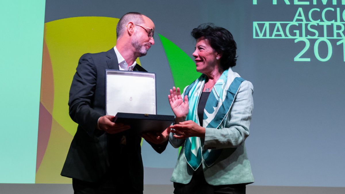 El jumillano Sebastián García recoge un premio de Acción Magistral 2019