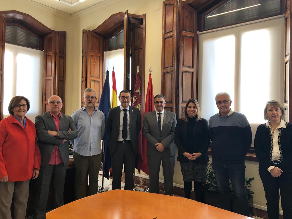 Hilario Fernández asiste a la firma del acuerdo entre FACYDE y la Universidad de Murcia