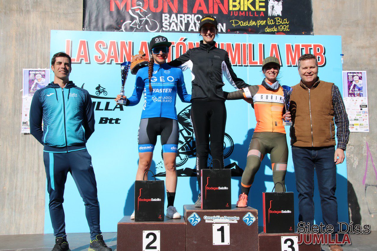 Sergio Mantecón y Elena Lloret triunfan en la MTB San Antón