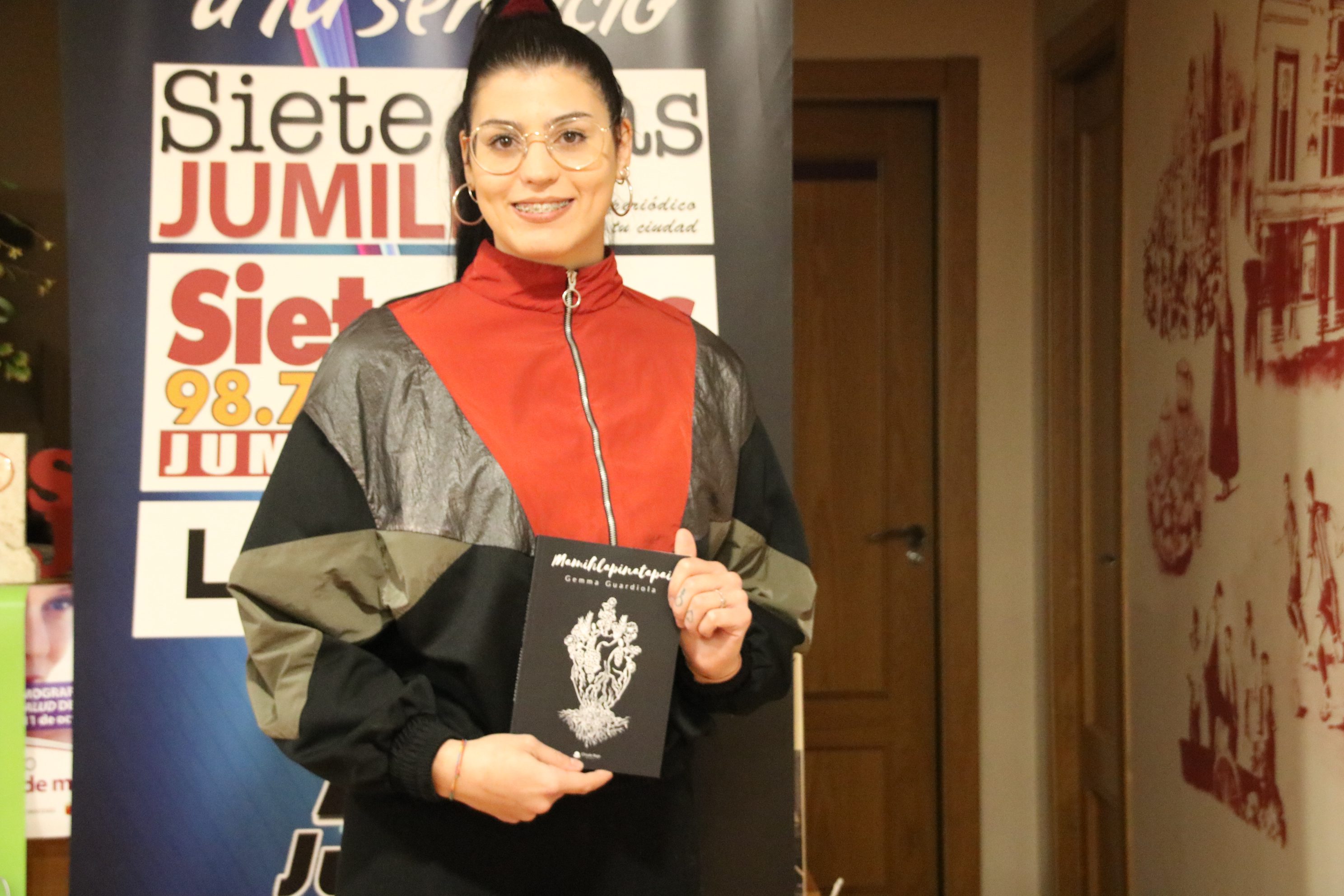 Gemma Guardiola presenta “Mamihlapinatapai”, su primer libro de poemas en el Centro Cultural Roque Baños