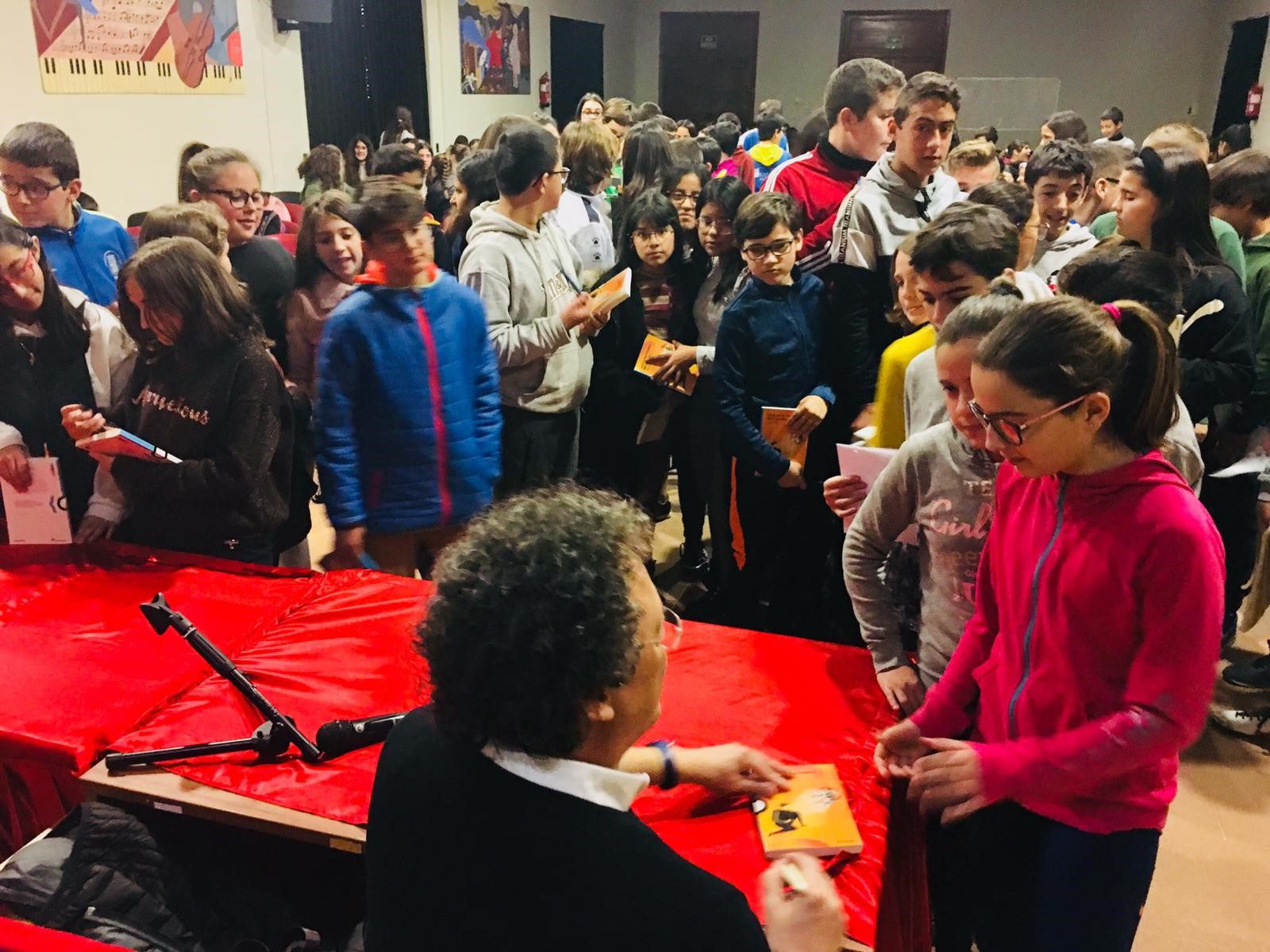 El escritor Luis Leante visita el instituto Arzobispo Lozano