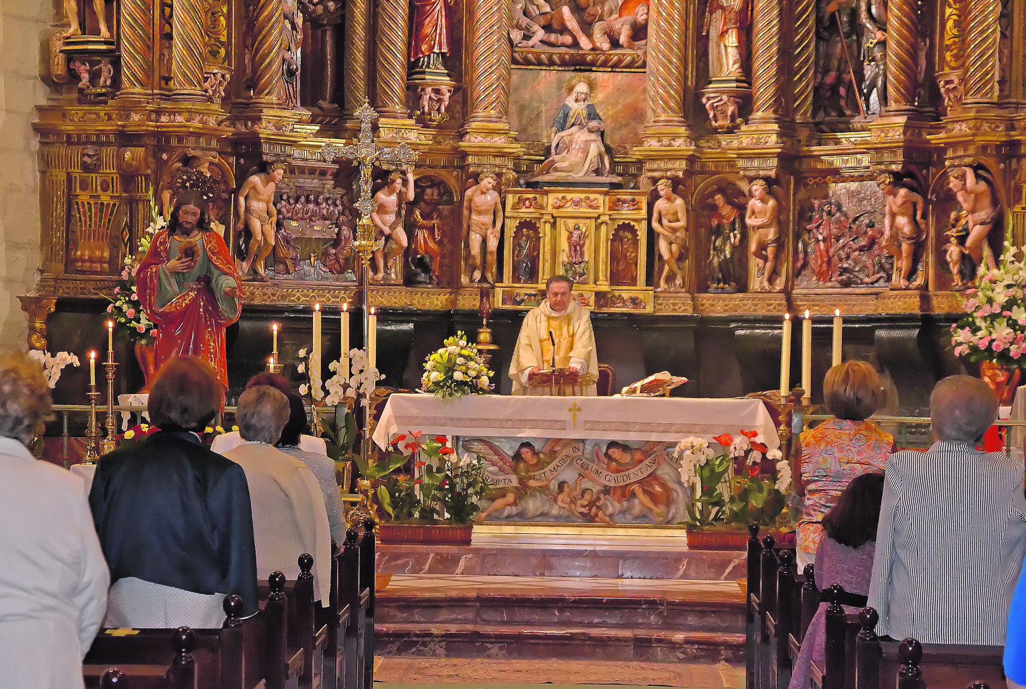 Jumilla celebra el Corpus Christi con una simbólica procesión en el atrio de la iglesia de Santiago