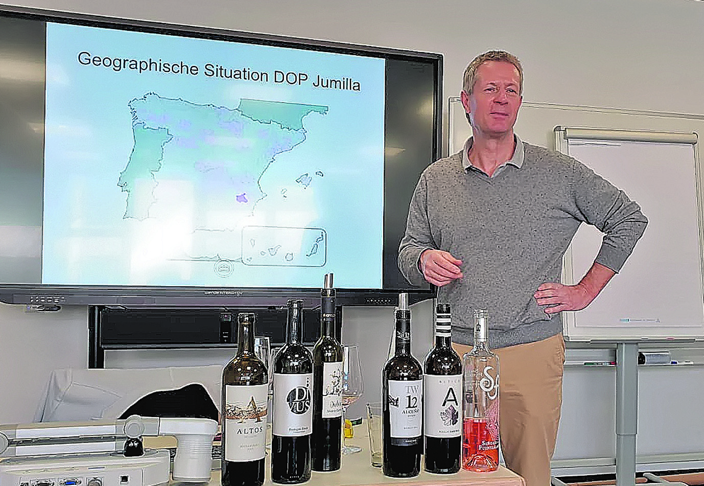 Alumnos de sumillería de dos escuelas alemanas reciben clases sobre la DOP Jumilla