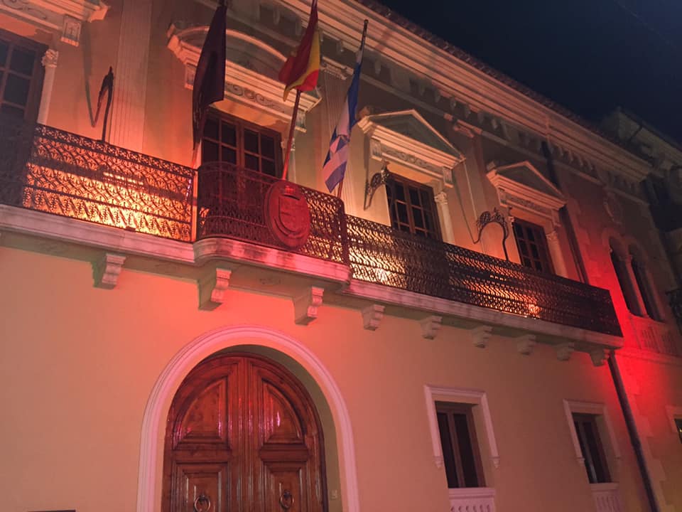 Jumilla visibilizará el Síndrome de Duchenne con la iluminación de la fachada del Ayuntamiento en rojo