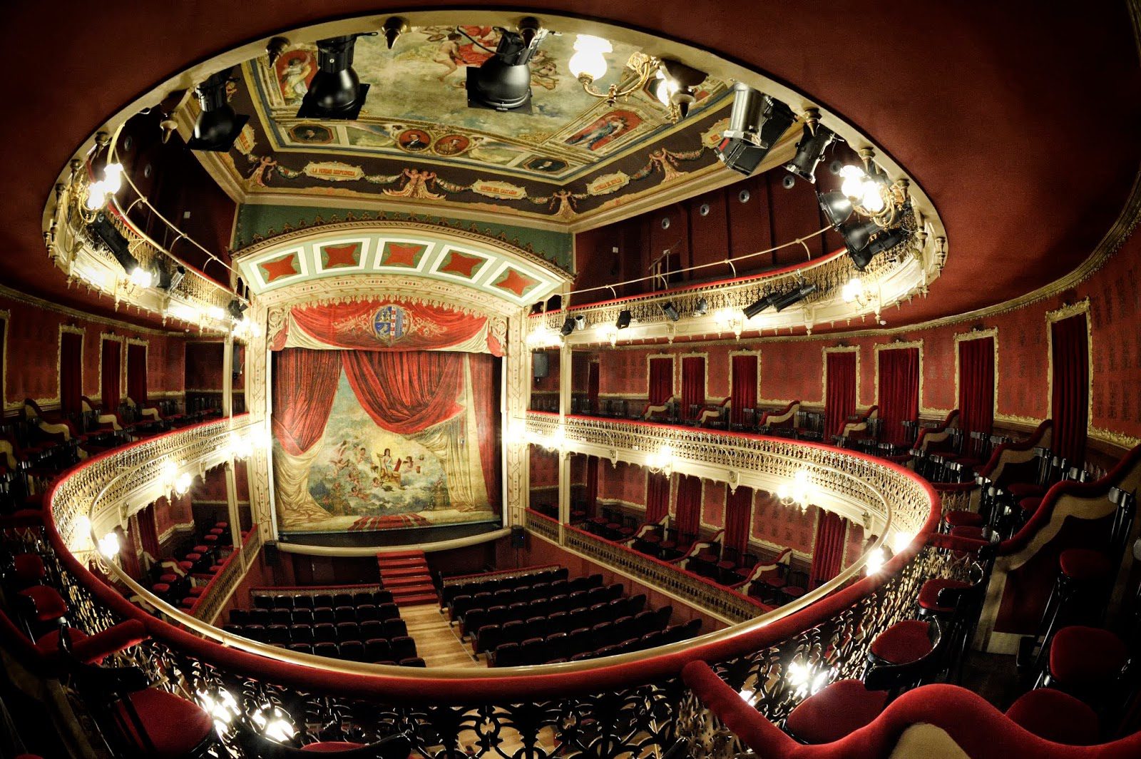 El Ayuntamiento mejora el material de sonido del Teatro Vico